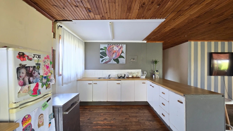 6 Bedroom Property for Sale in Cove Rock Eastern Cape